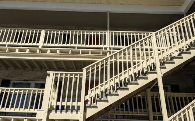 Crystal Sands Motel