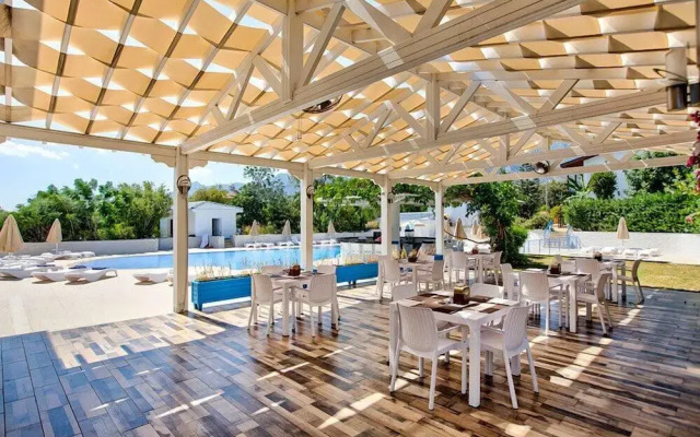 Queen Aphrodite Hotel