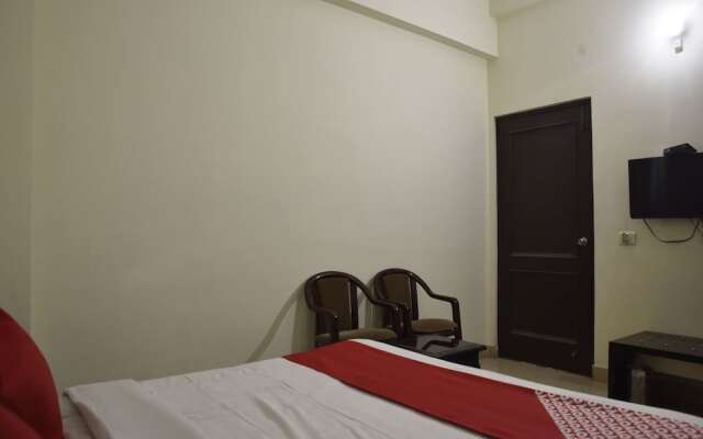 OYO 10753 Hotel Triund Regency