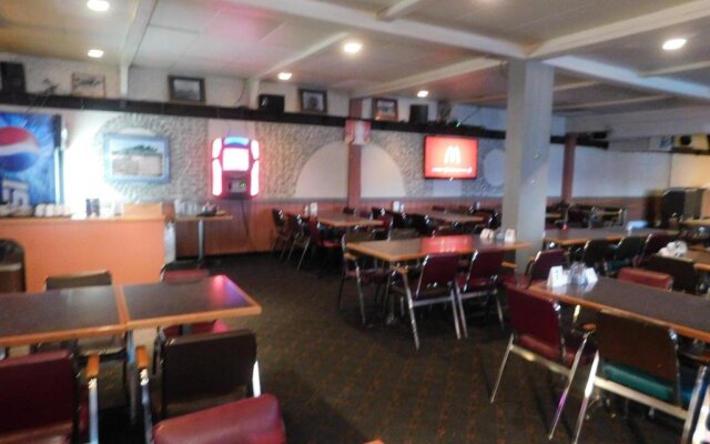 The Lakeview Inn