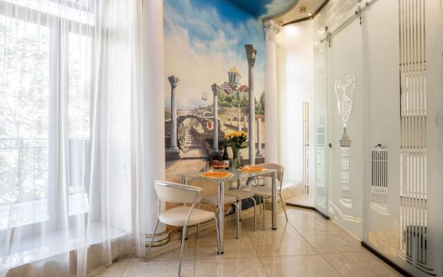 Апартаменты Счастье жить в центре Севастополя на ул. Большая Морская, д.32