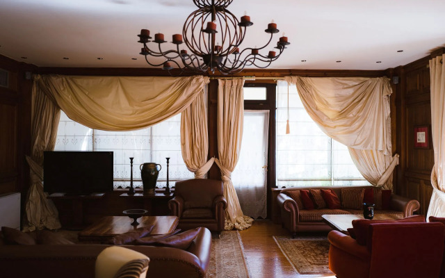 Trikolonion Country Hotel