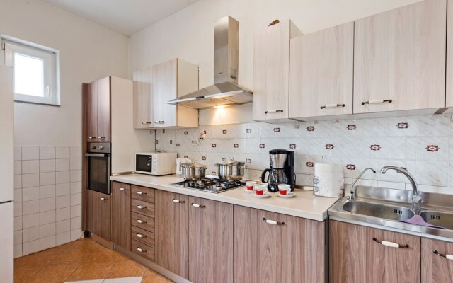 Lovely Apartment in Pakoštane With Private Swimming Pool