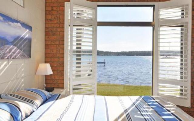 The Studio on the Lake @ Fishing Point, Lake Macquarie - honestly put the line in and catch fish
