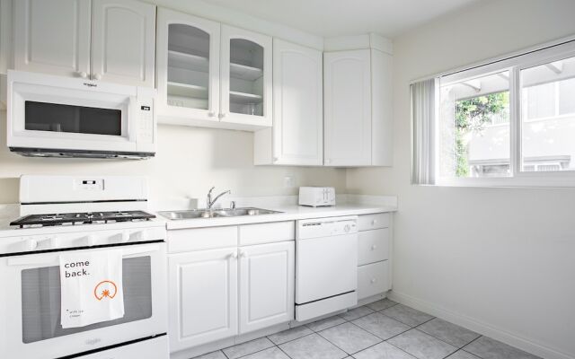 WanderJaunt - Castillo - 2BR - Point Loma