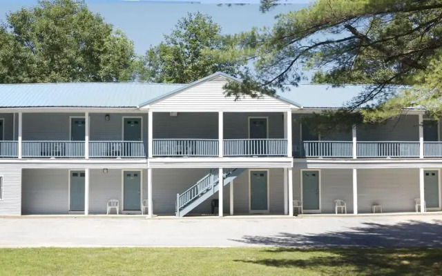 Red Carpet Inn & Suites