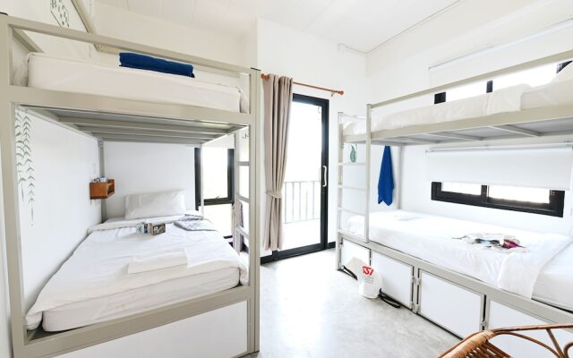 The Dearly Koh Tao Hostel