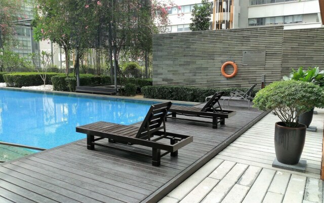 PJ8 Service Suite Pool View