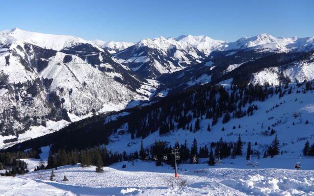 Detached Chalet w Combi Sauna, Near Ski Lift, Haus Liene