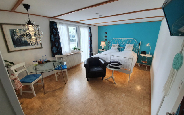 BnB Haus Weibel – Guest Rooms – Igis