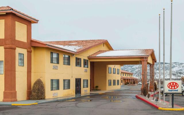 Quality Inn & Suites Grants - I-40