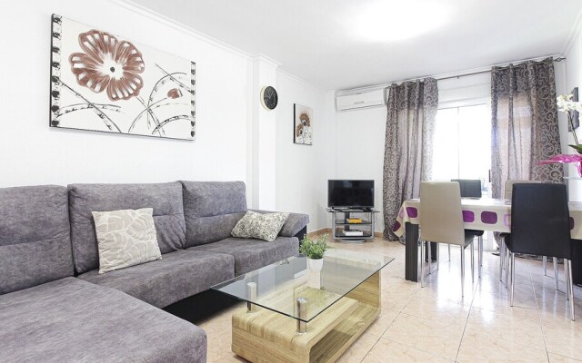 Beautiful 2-Bed Apartment in Denia near the beach