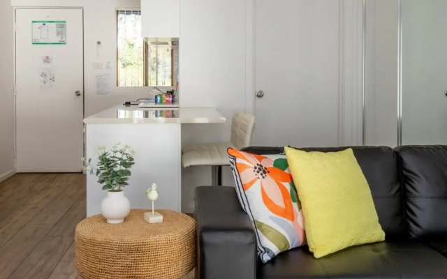 Seafront Getaway Studio, Great Location With Pool