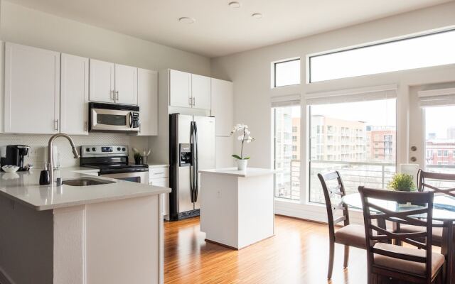 1 BR Apt Near AA Center with Parking by Frontdesk