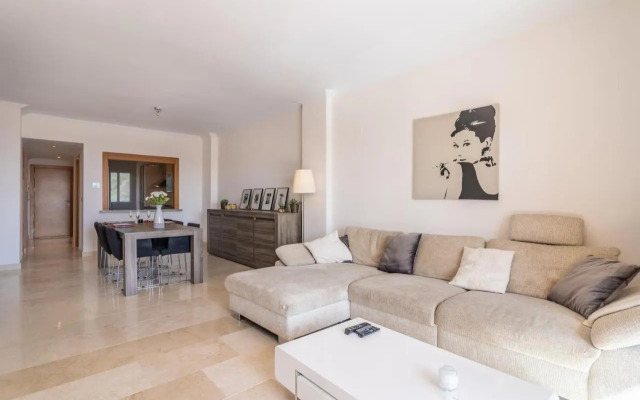 Apartment in Estepona with sea view