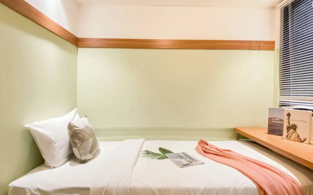 Homey And Comfort Living 2Br At Meikarta Apartment