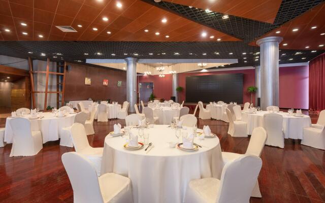 Tianjin Binhai Rezen Hotel