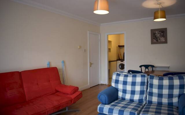 Bright 2 Bedroom Apartment With Balcony in City Centre