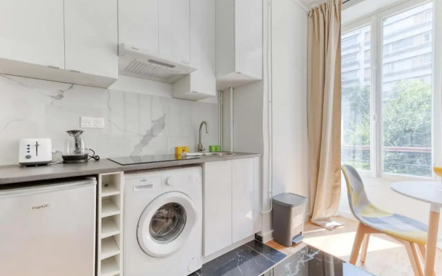 New Large Studio in the Heart of Paris 12