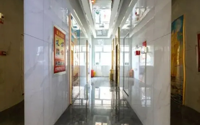 Golden Sunshine Hotel (Kuqa No.2 Middle School)