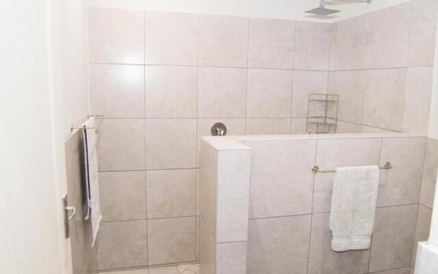 870 on Riverview Drive