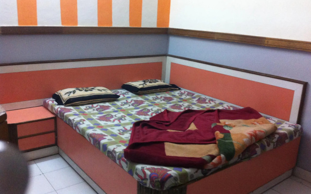 Hotel Roadway Inn Delhi by Goroomgo