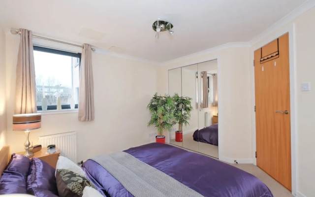 Riverview-2br-sleeps4-citycentre-parking-fastwifi