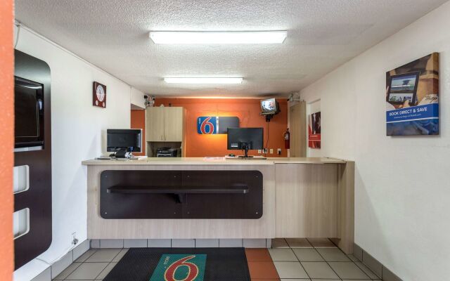 Motel 6 Evansville