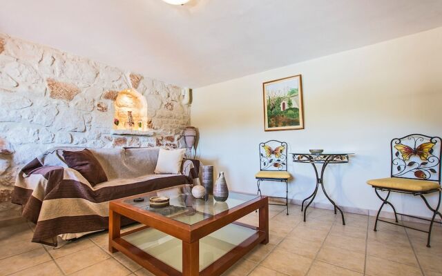 The Vivian - Luxury Stone Villa