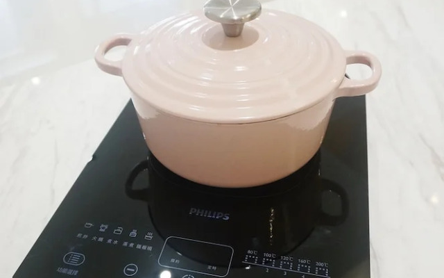 Strolling in the Champs 包棟