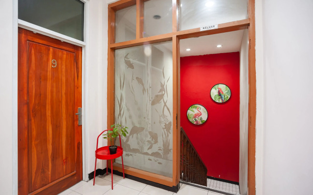 RedDoorz Plus near Mall Kelapa Gading