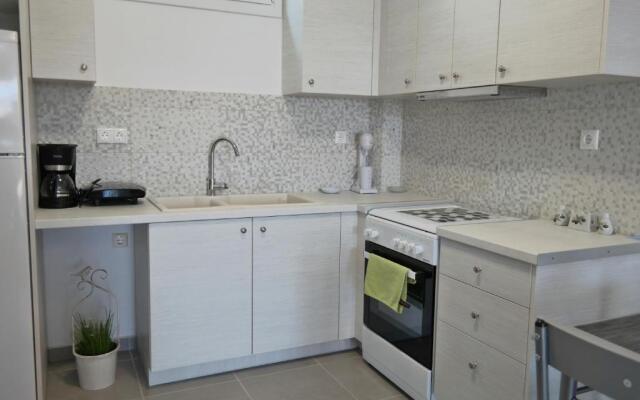Isidoros Apartments