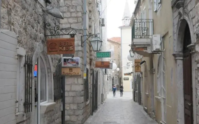 Studios Klementina Nikvalentin