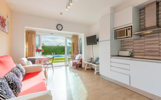 Well equipped 1 Bedroom Bungalow