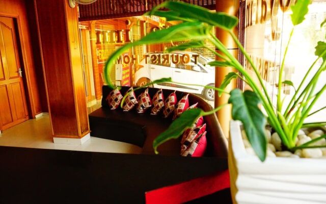 Thayamkery's Royal inn