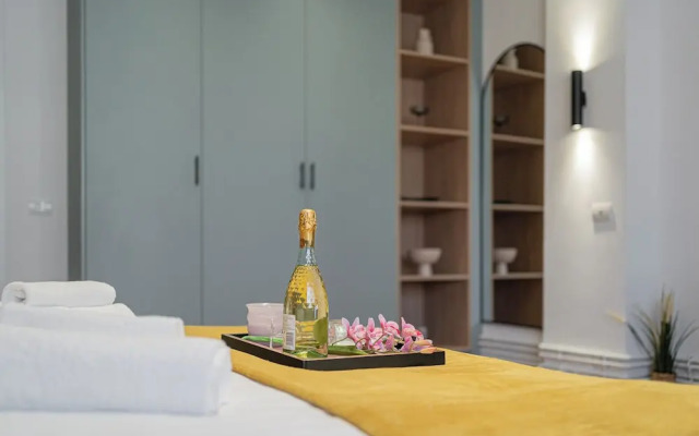 Modern & Spacious 2BR Steps to Cismigiu Gardens