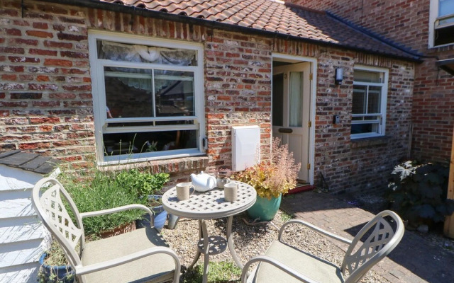 3 Westgate Mews
