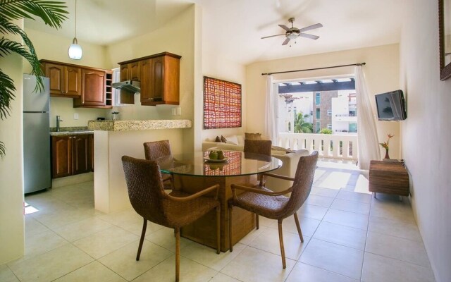 1BR Condo - Best Location! Pool+beach! Sleeps 4!!
