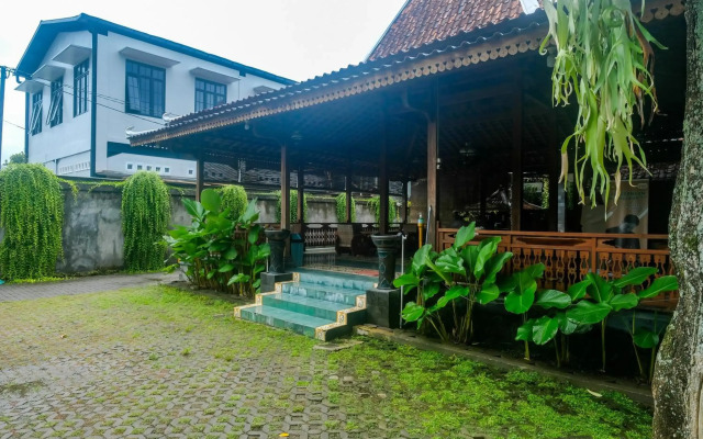 OYO 594 Joglo Manggisan Syariah