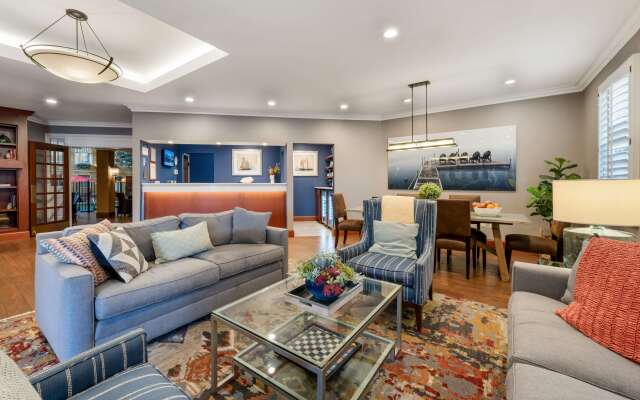 Best Western Plus White Bear Country Inn