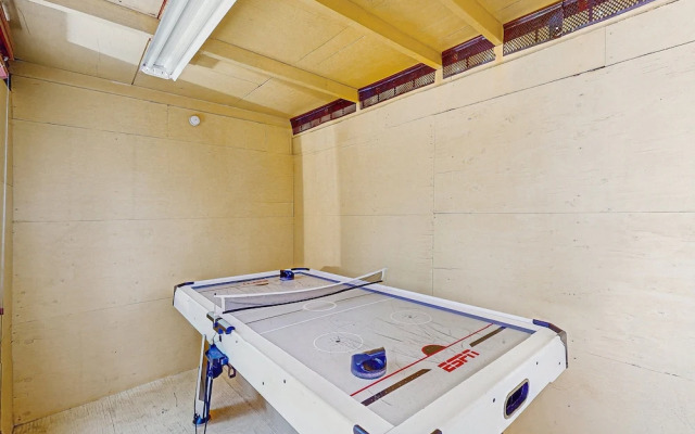 Meadow-front Metcalf Bay Gem #542