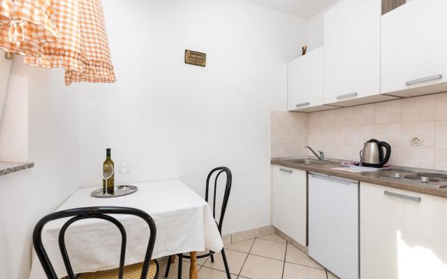 Beautiful Home in Rasopasno With Wifi and 1 Bedrooms