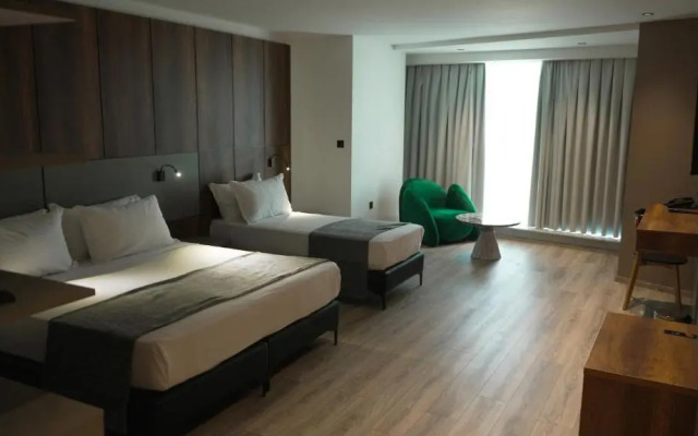 ONYX By Luna Hotel