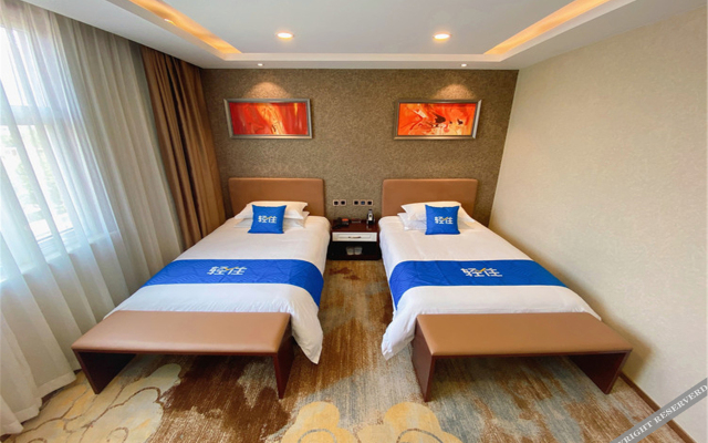 qingzhu Jinyue Hotel (Kuangshan Automobile Great World, Shanghai, Jinan)