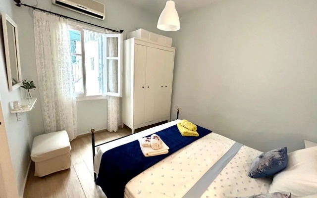Cozy House with Backyard at Iraklio Attikis