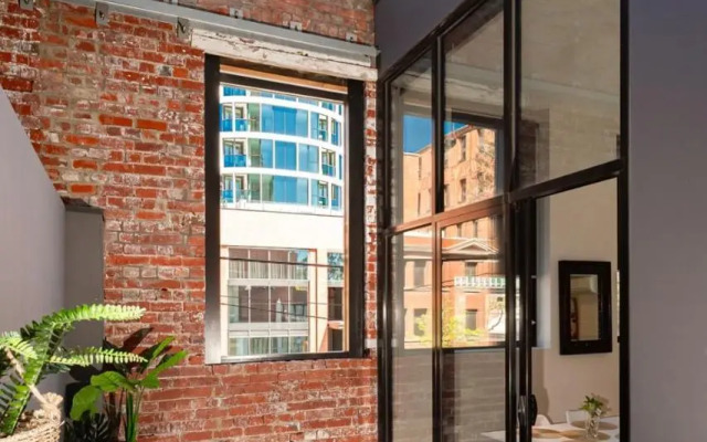 Bond Quarter Loft