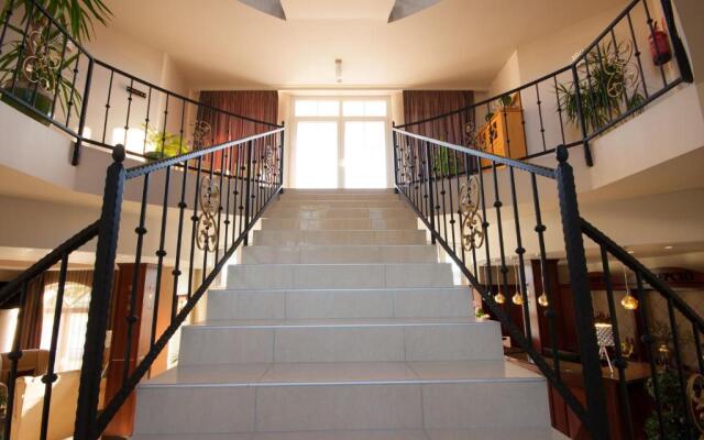 Xavin Hotel