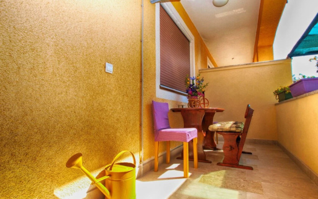 Apartment 1200