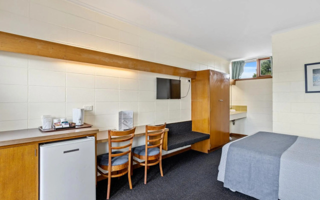 Riverfront Motel & Restaurant