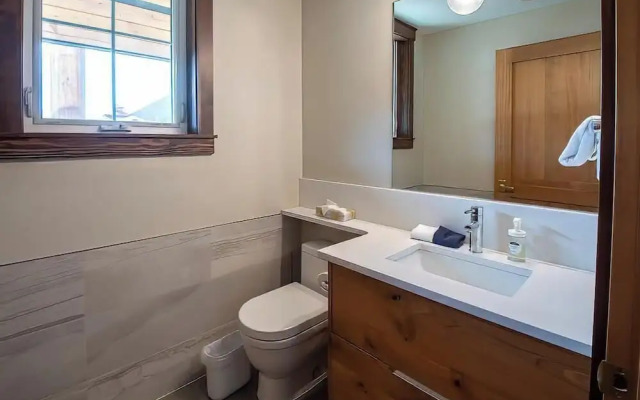 Snow Creek Cabins by Fernie Lodging Co.